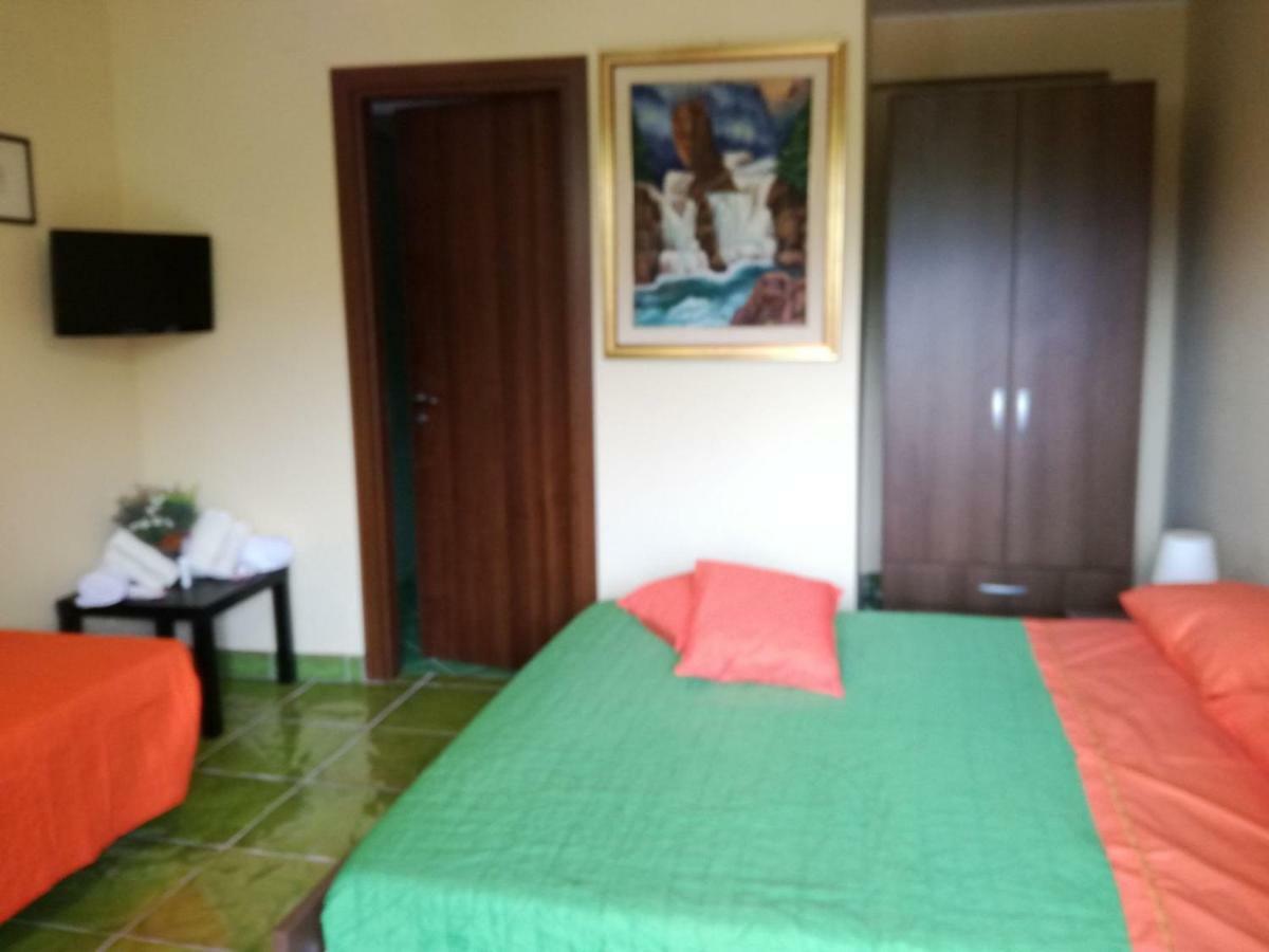 Agriturismo B&B Il Rifugio Di Nino Контурси Экстерьер фото